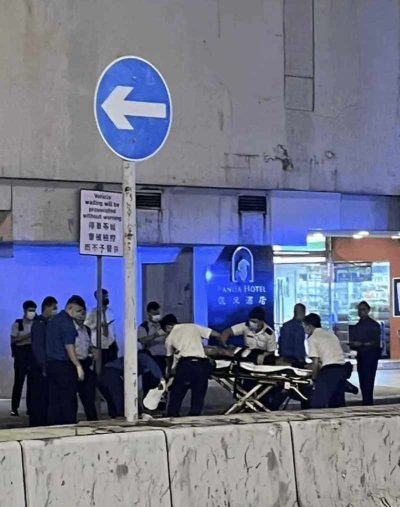 “一男子疑用24cm厨房刀杀妻儿3人后跳楼”，香港荃湾悦来酒店命案细节曝光