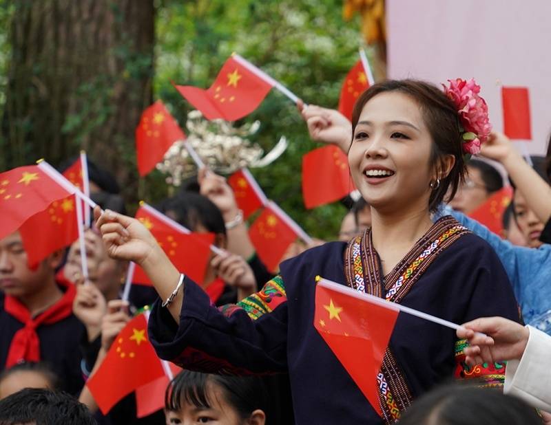 贵州雷山：诗意满寨庆国庆 文艺赋美绘就乡村振兴新图景